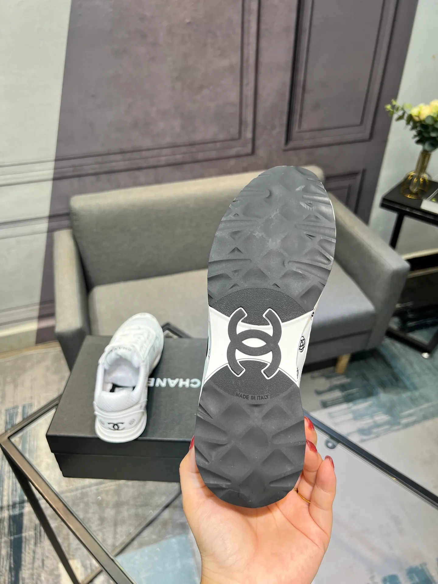Men's men's shoes 💰640 Exclusive real shot (top version) CHANEL Chanel 2025ss color matching thick-soled casual sports shoes and sneakers. The counter is synchronized. The counter is very popular. A shoe that is very difficult to buy. The most popular thick-soled panda shoes on the Internet. It can be imagined that Xiaoxiang control can't miss it. It has both good looks and comfort. Simple and versatile white shoes. The thick sole increases the height and is super versatile. Close your eyes and wear it. Whoever wears it will look better. Upper: calfskin Lining: imported sheepskin lining Outsole: TPU original outsole Size: 35-44 (customized for women 41 and 40, and 45 for men)